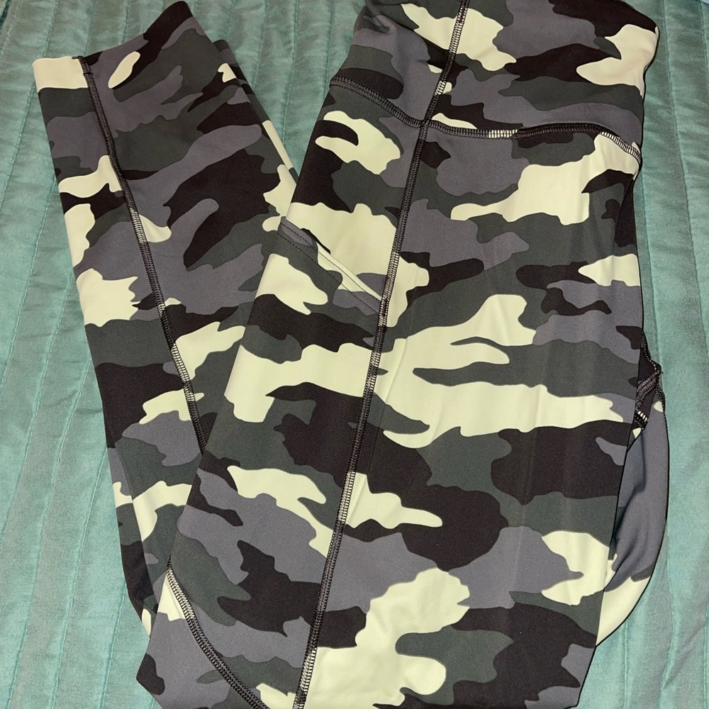 Lululemon Camp printed leggings